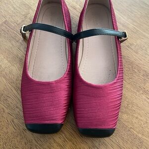 Red Slip-On Flats with Ribbed Soles